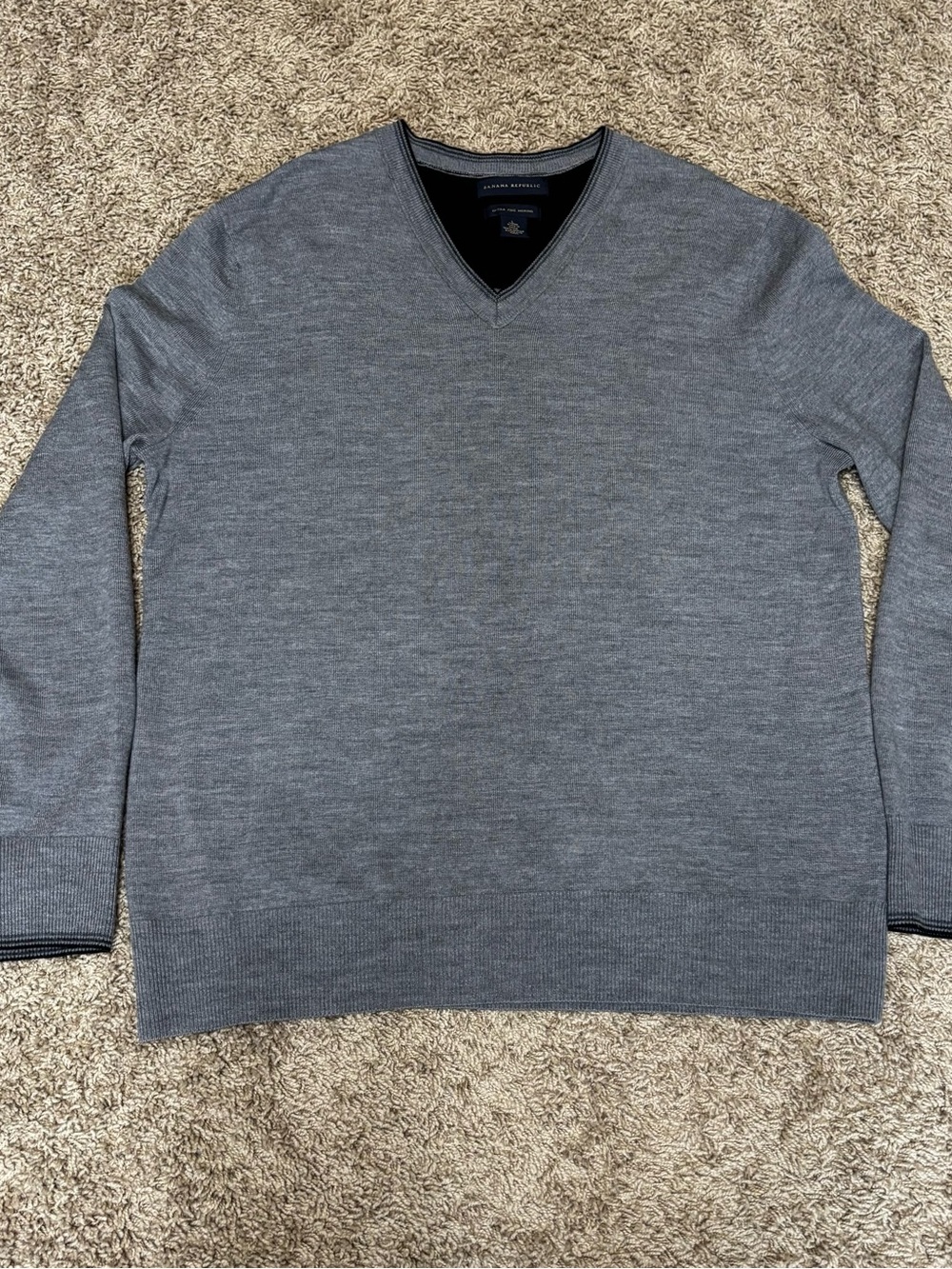 Banana Republic Men's Large Heather Gray V-Neck Sweater 100% merino wool casual